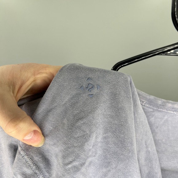 Lululemon Mens 5 year basic tee - light blue acid wash large - Picture 3 of 3